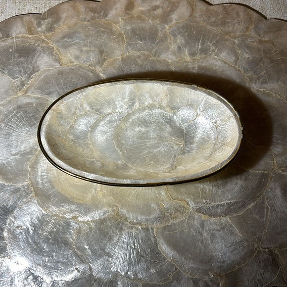 Vintage "Shell-Craft" Capiz Shell Placemat (1) and Capiz Shell Dish - Picture 7 of 17